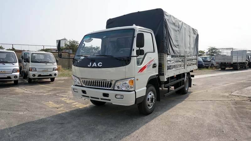 xe 5 tấn Jac L500 thùng bạt